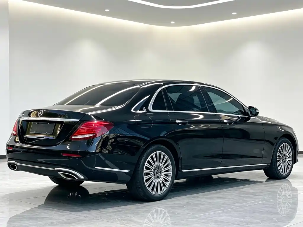 Mercedes-Benz E-Class — миниатюра 7