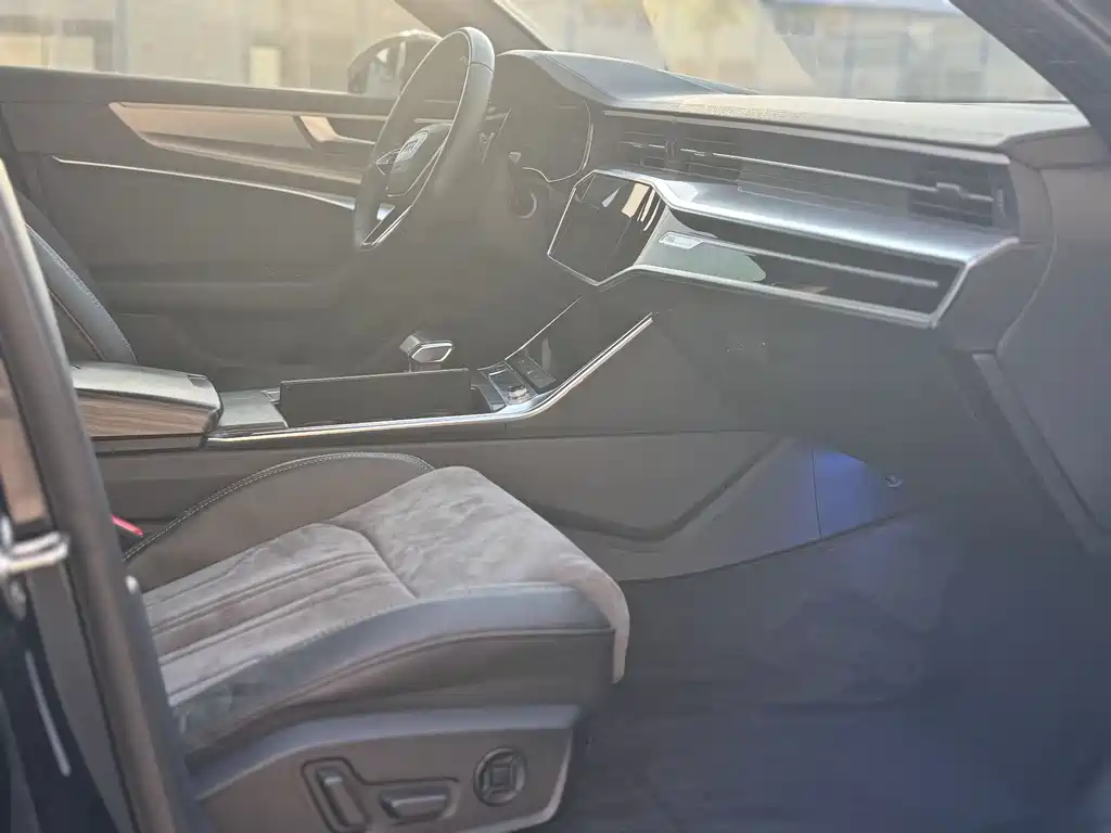 Audi A6L 2022 40 TFSI Luxury