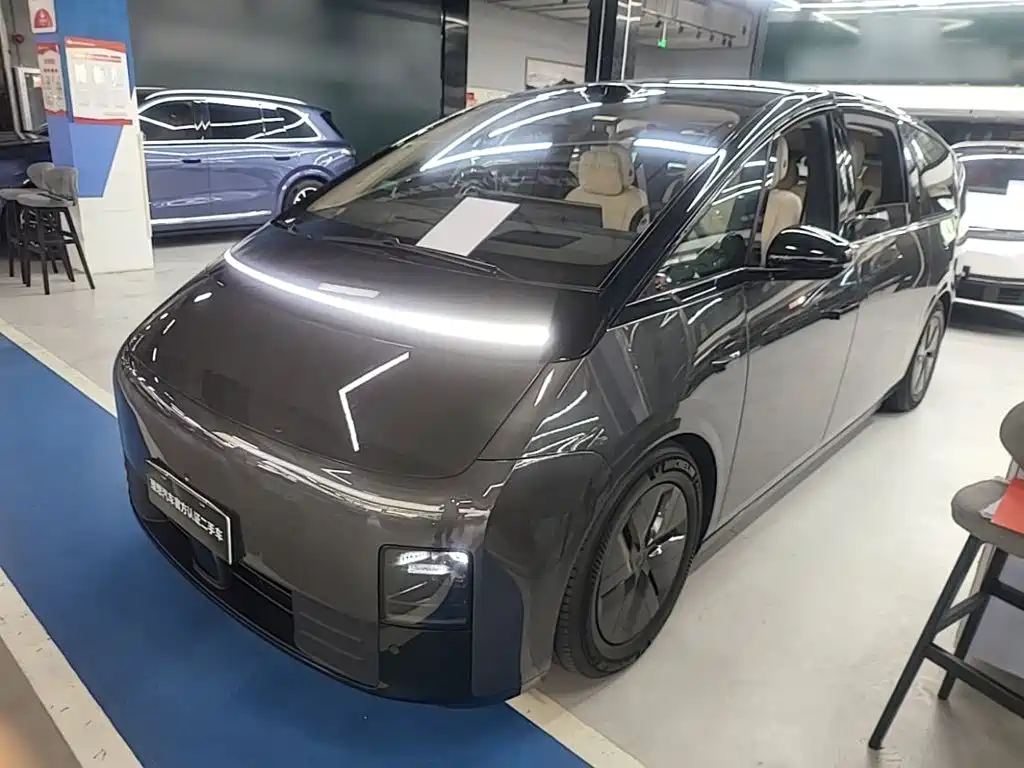 Li Auto Li MEGA — миниатюра 2