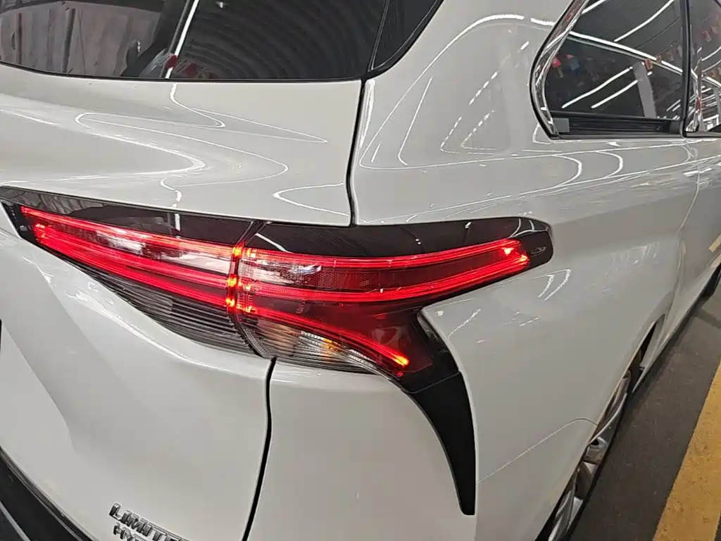 Toyota Sienna — миниатюра 8