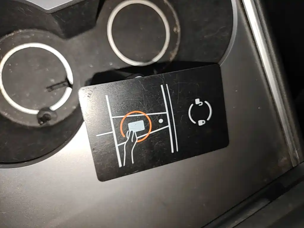 Tesla Model Y — миниатюра 9