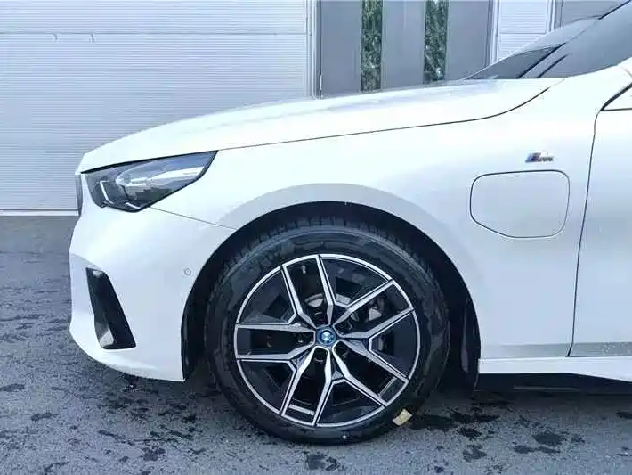 BMW i5 — миниатюра 6