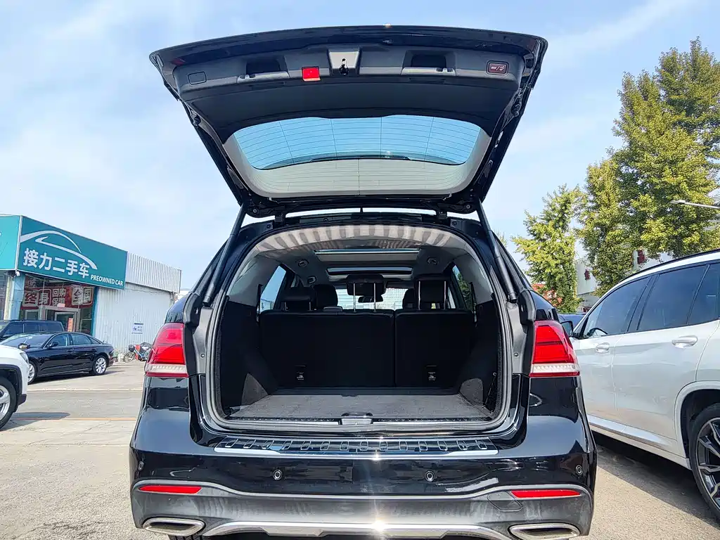 Mercedes-Benz GLE (Import) — миниатюра 11