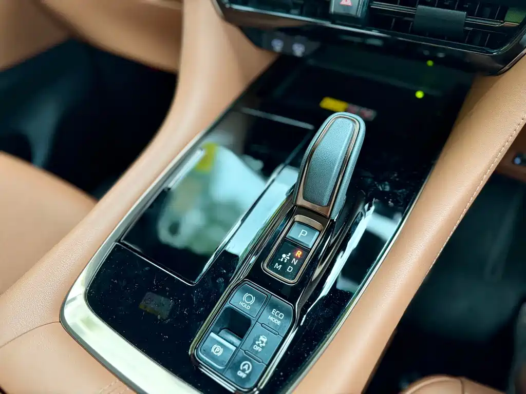 Toyota Vellfire 2023 2.5L HV Luxury
