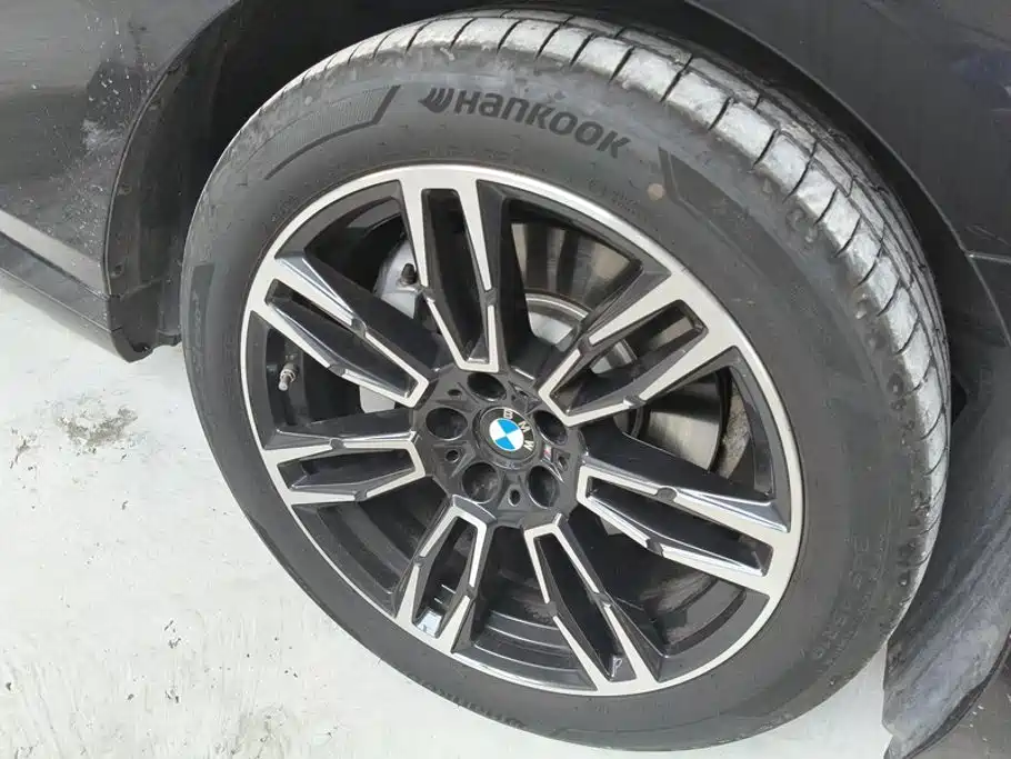 BMW 5 Series — миниатюра 6