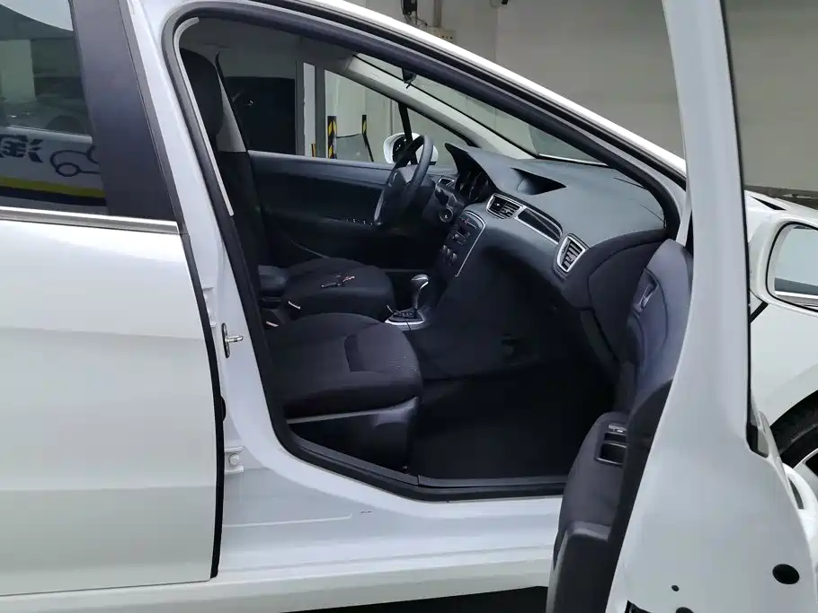 Peugeot 308 — миниатюра 8
