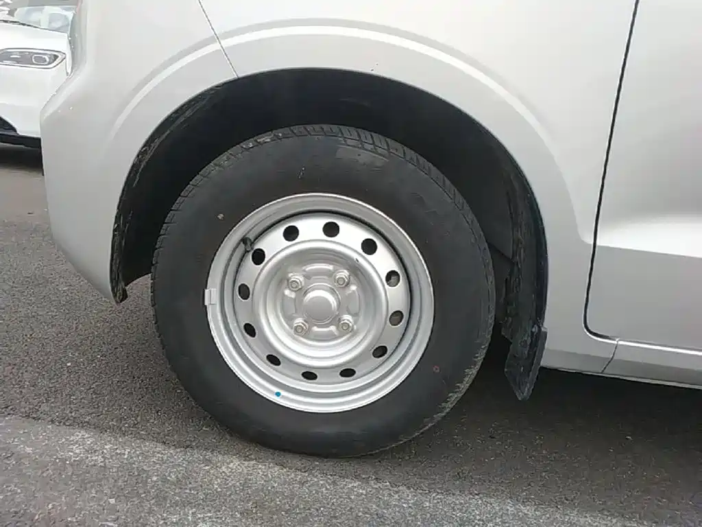Wuling Hongguang V — миниатюра 23