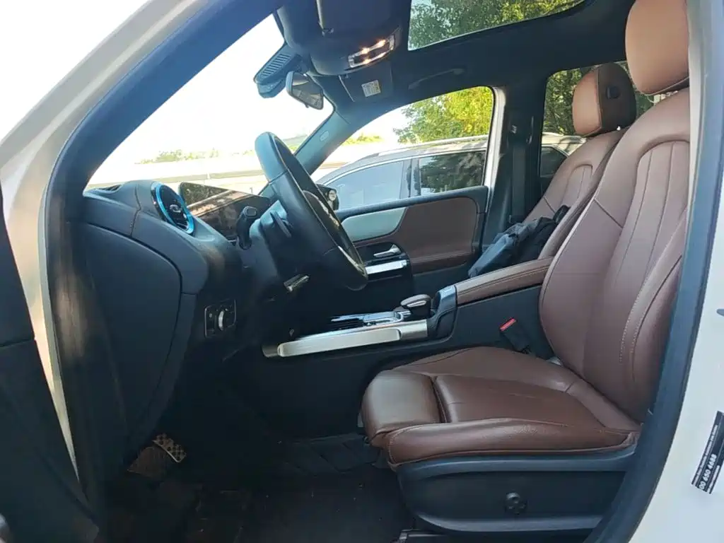 Mercedes-Benz GLB — миниатюра 20