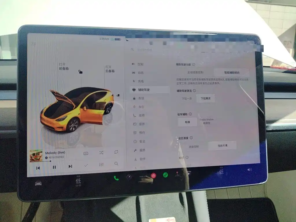 Tesla Model Y — миниатюра 20