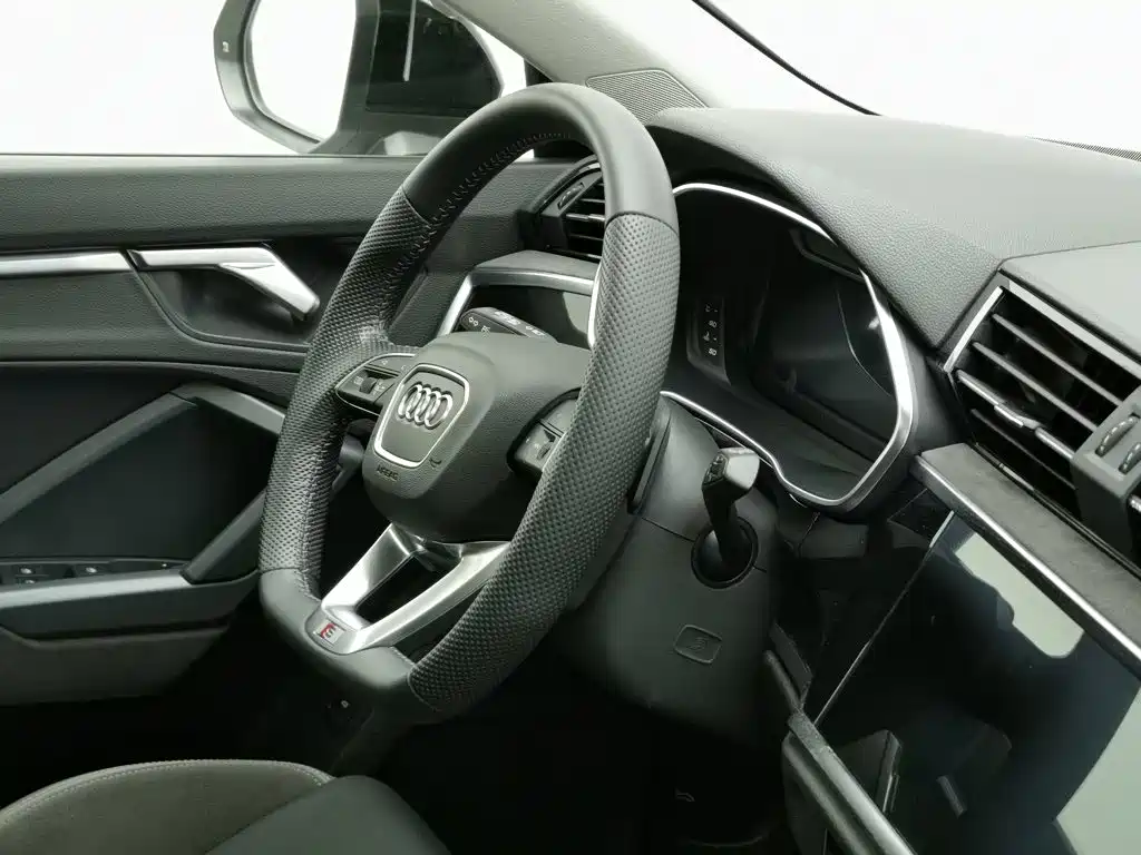 Audi Q3 Sportback — миниатюра 22