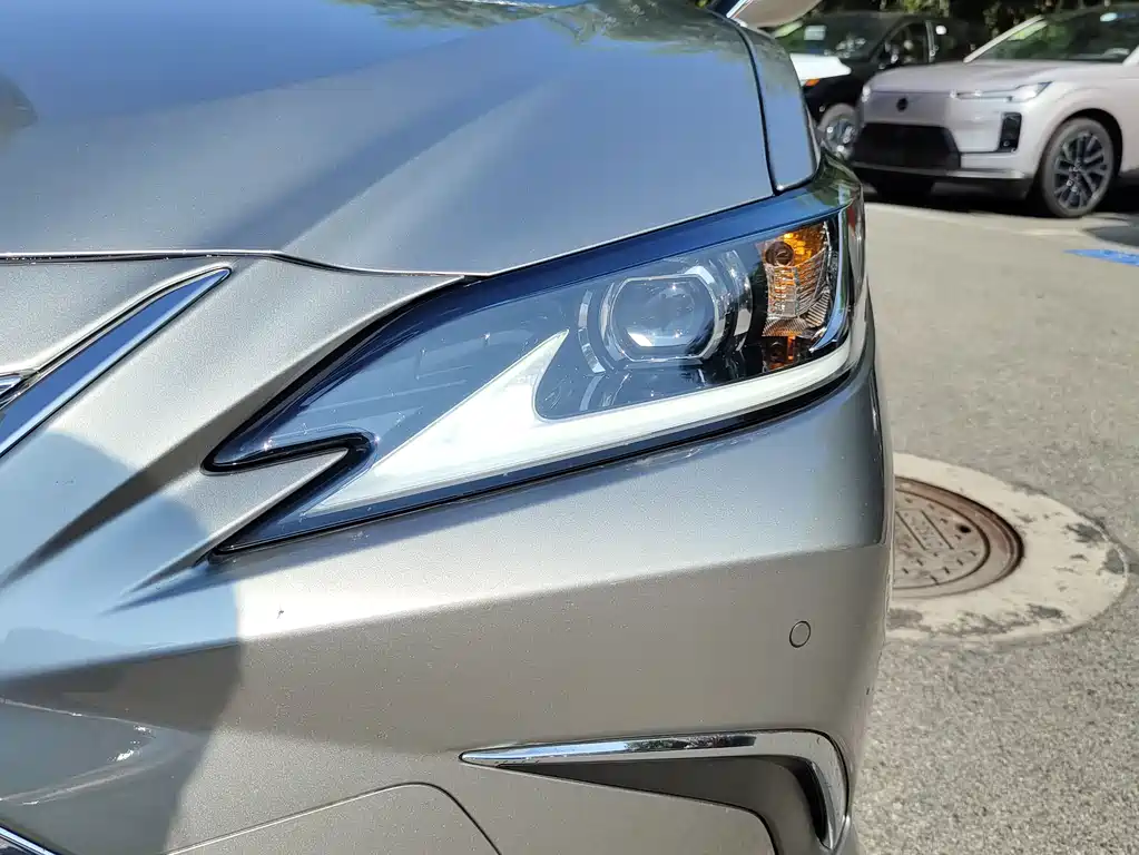 Lexus ES — миниатюра 17