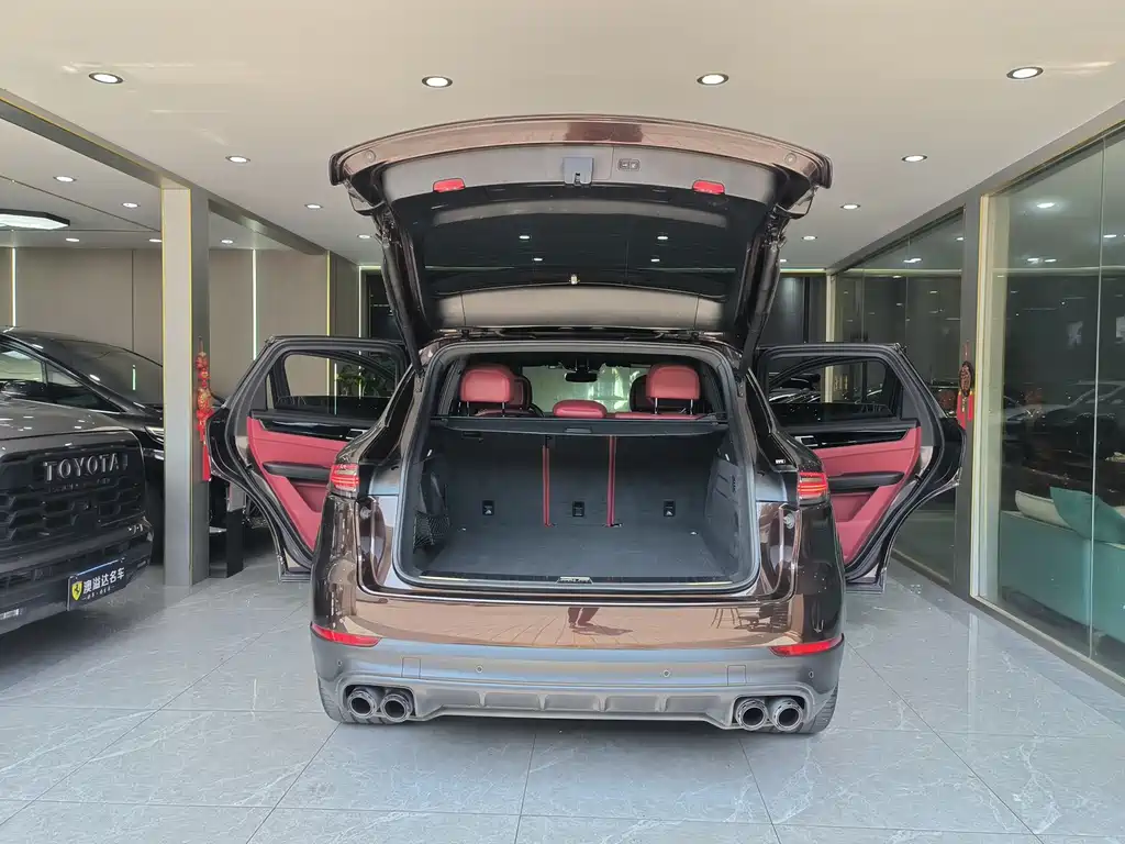Porsche Cayenne — миниатюра 6