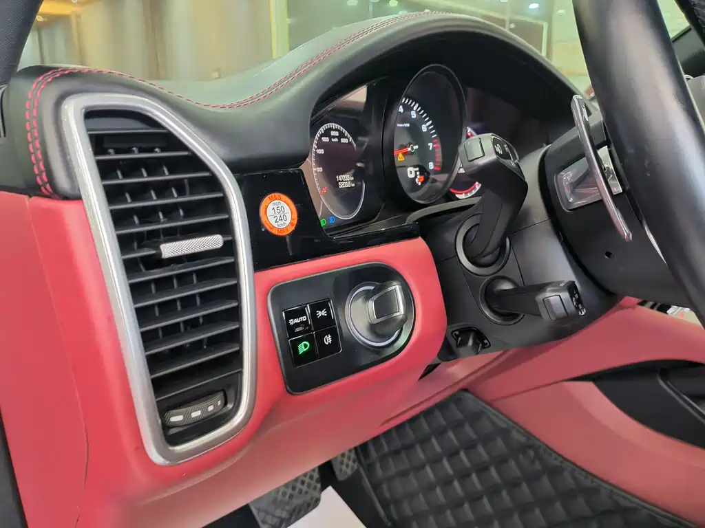 Porsche Cayenne — миниатюра 3