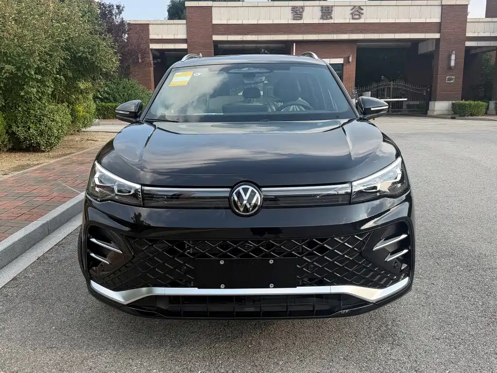 Volkswagen Tiguan L — миниатюра 2