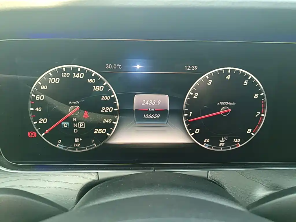 Mercedes-Benz E-Class — миниатюра 12