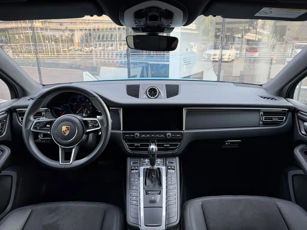 Porsche Macan — миниатюра 5