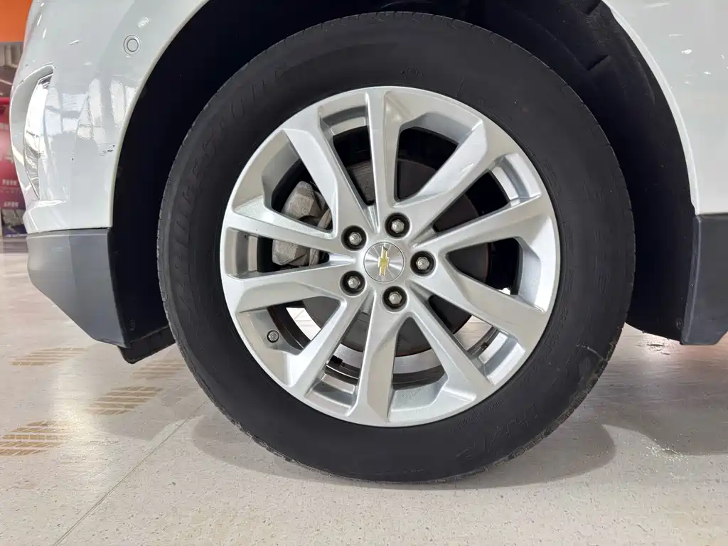Chevrolet Equinox — миниатюра 24