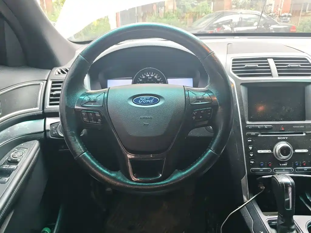 Ford Explorer (Import) — миниатюра 7