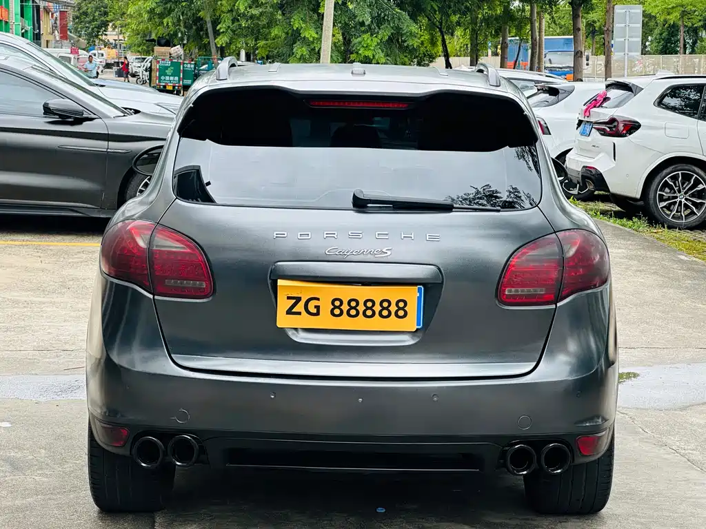 Porsche Cayenne — миниатюра 5