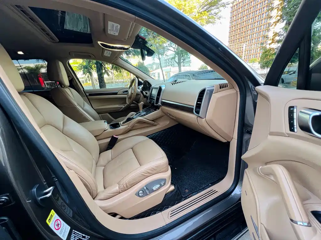 Porsche Cayenne — миниатюра 15