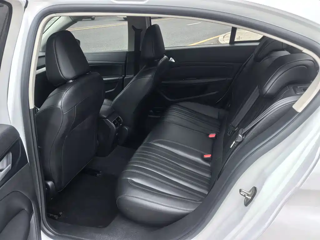 Peugeot 408 — миниатюра 9