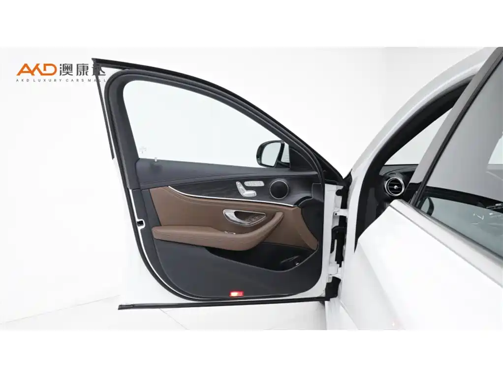 Mercedes-Benz E-Class — миниатюра 10