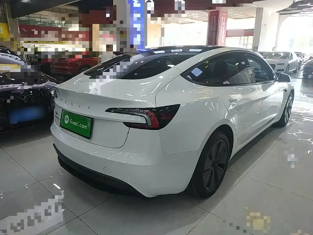 Tesla Model 3 — миниатюра 7