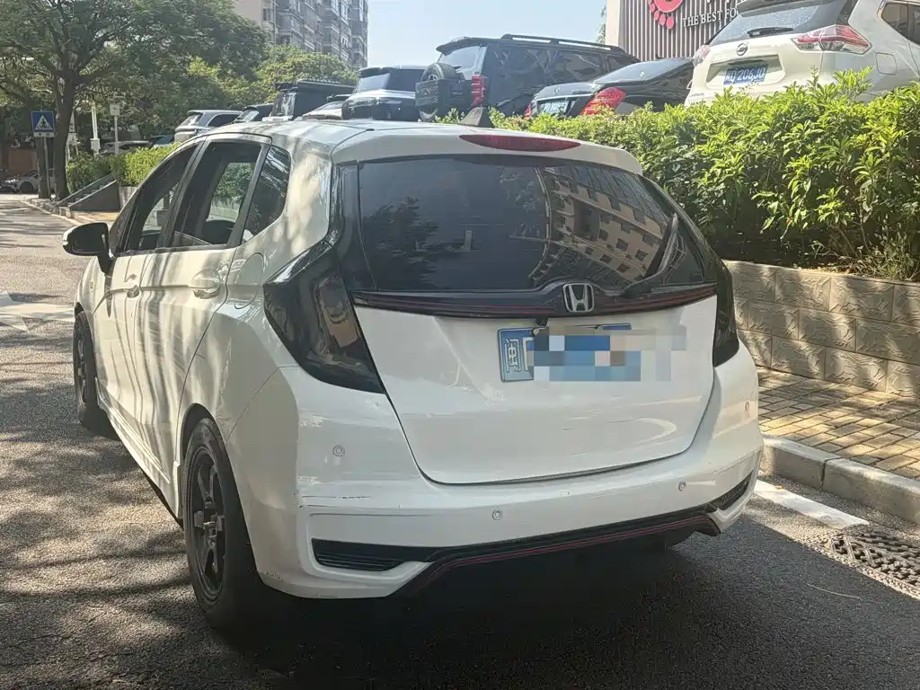 Honda Fit — миниатюра 9