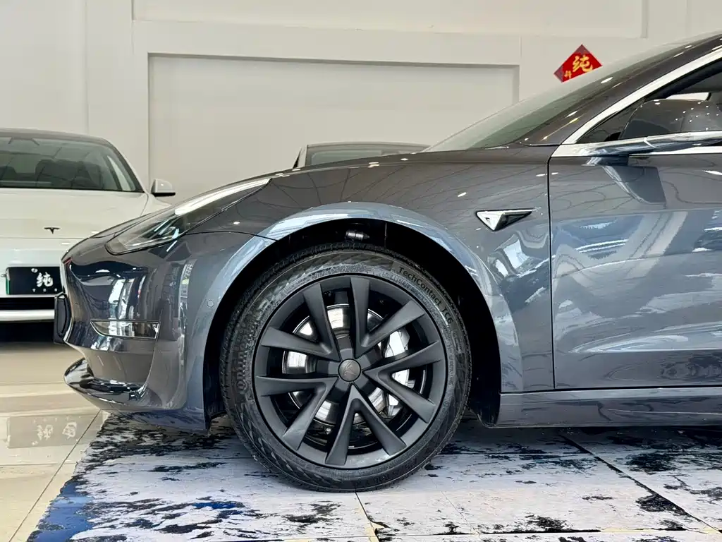 Tesla Model 3 — миниатюра 10