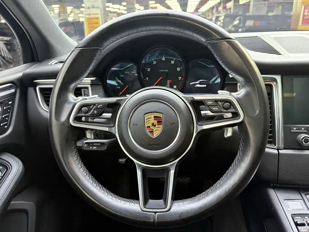 Porsche Macan — миниатюра 15