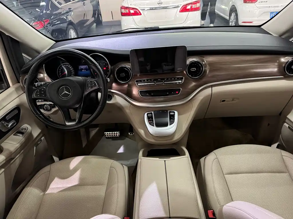 Mercedes-Benz V-Class — миниатюра 11