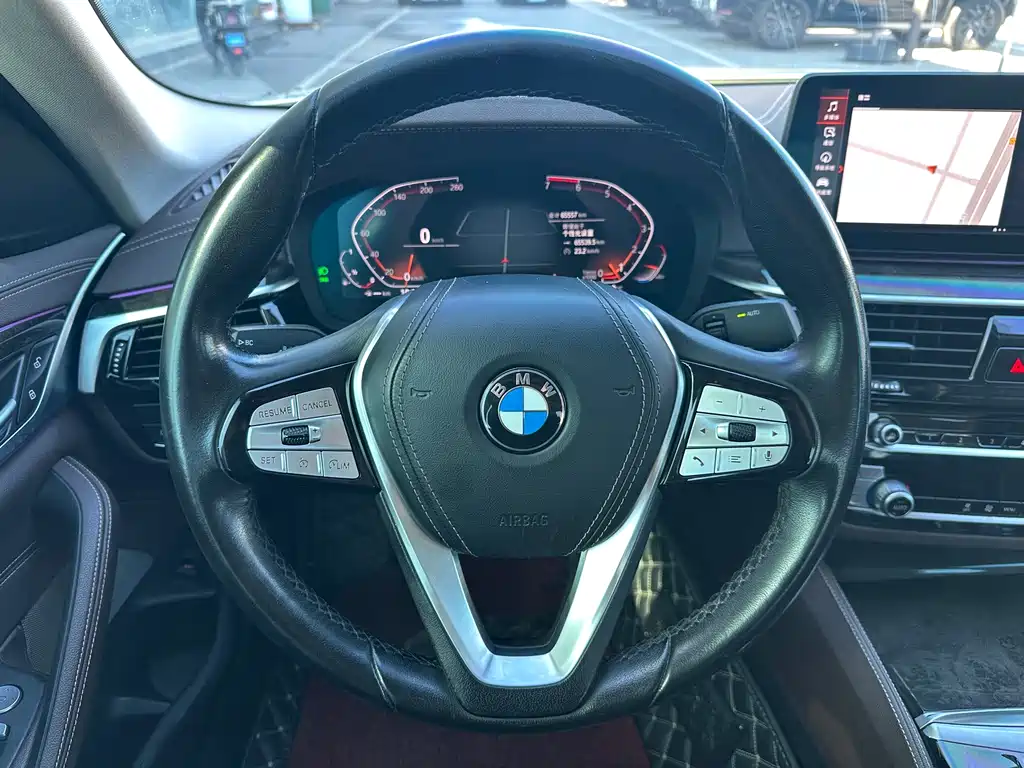 BMW 5 Series — миниатюра 8
