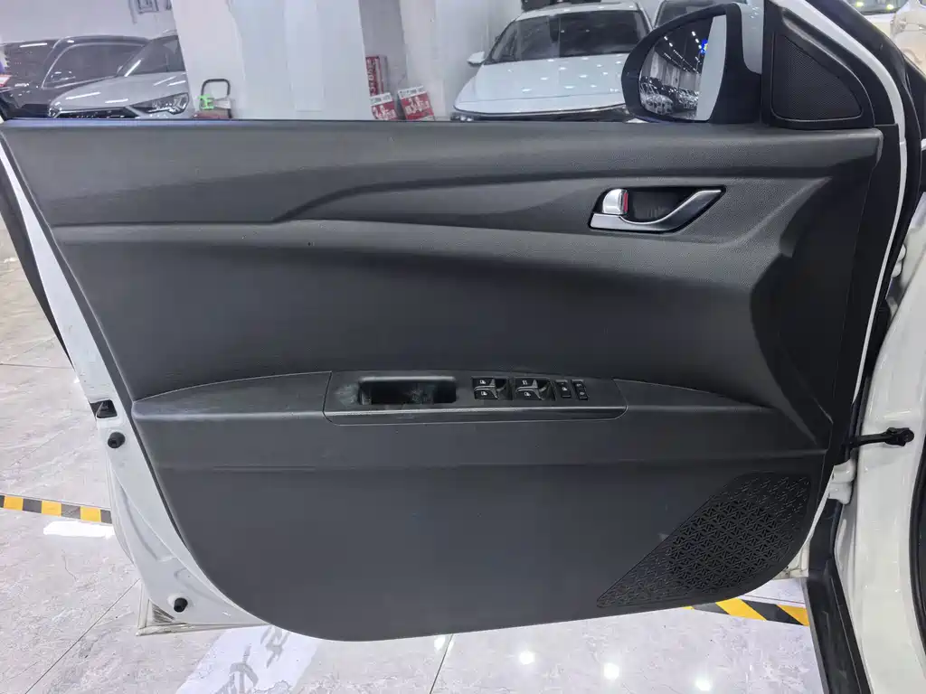 Changan Eado New Energy — миниатюра 8