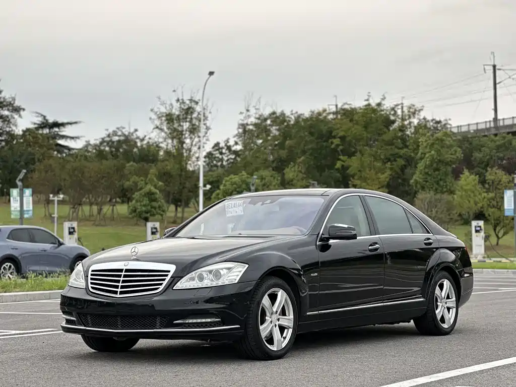 Mercedes-Benz S-Class 2011