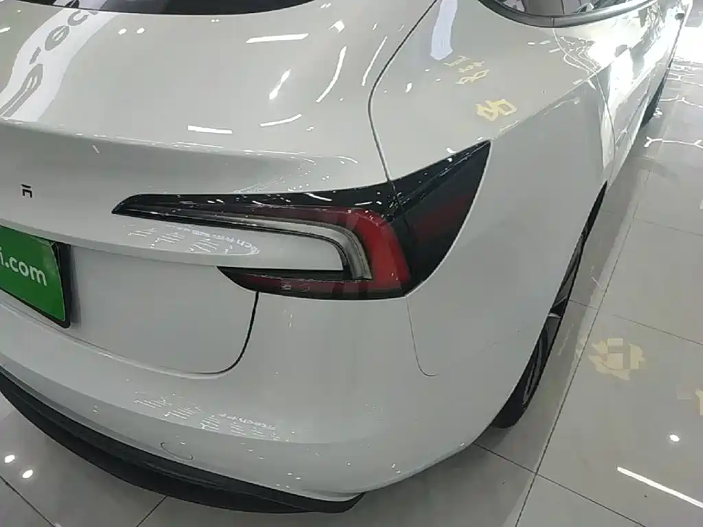 Tesla Model 3 — миниатюра 8