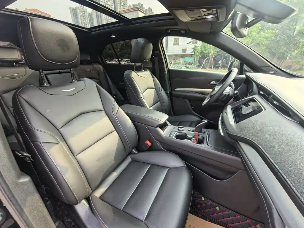 CADILLAC XT4