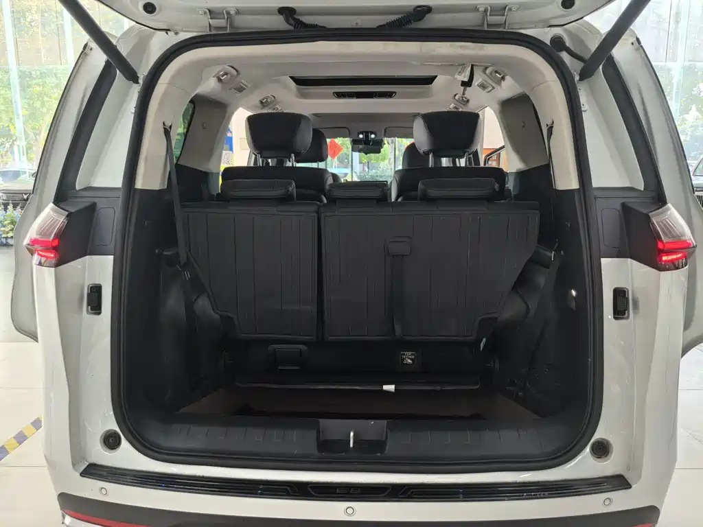 GAC Motor Trumpchi E8 PHEV — миниатюра 17