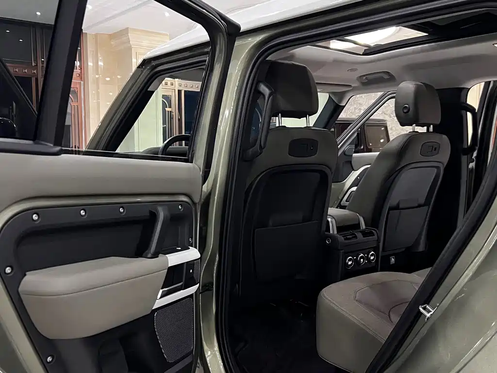 Land Rover Defender — миниатюра 11