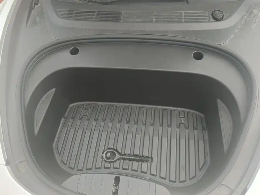 Tesla Model 3 — миниатюра 10