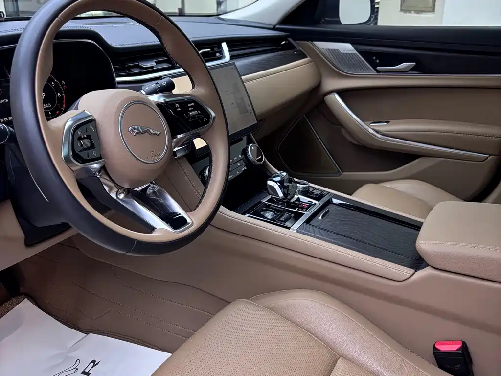Jaguar XFL — миниатюра 7