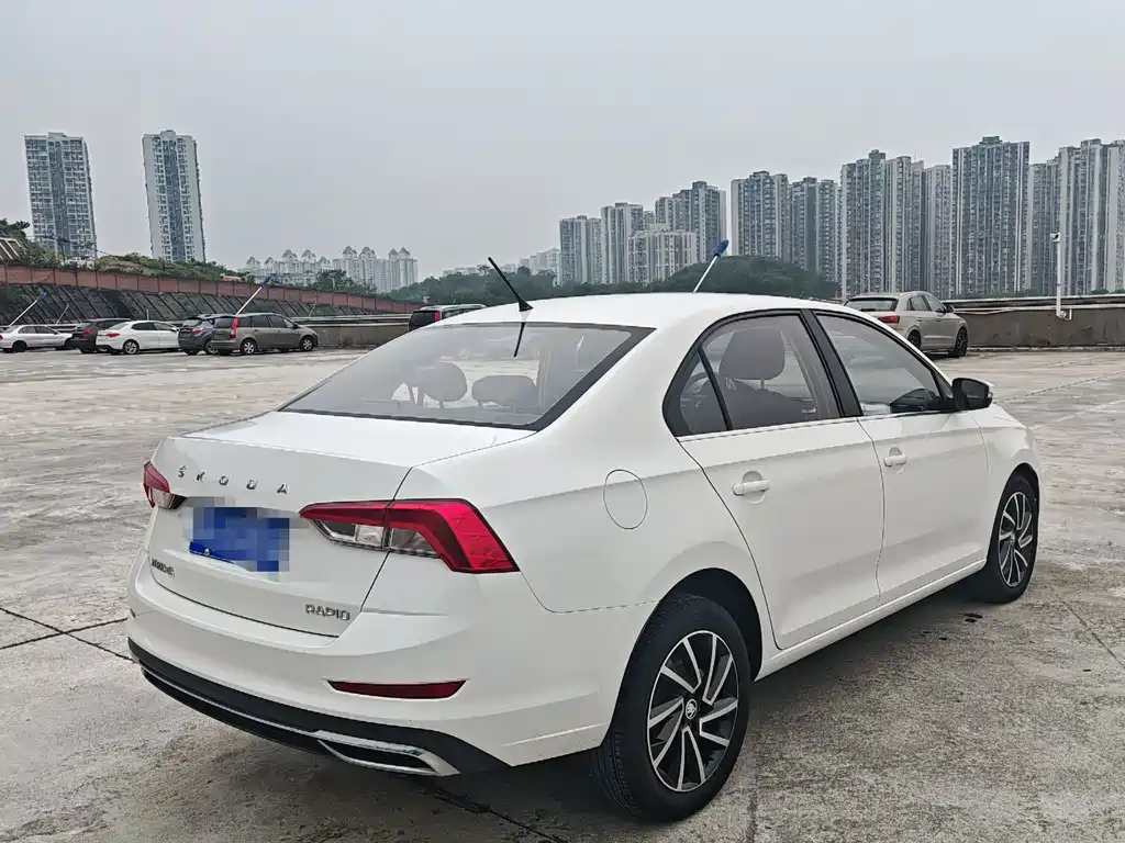 Skoda Rapid — миниатюра 6