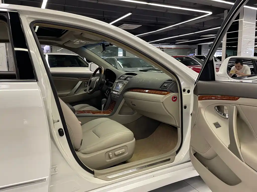 Toyota Camry — миниатюра 8
