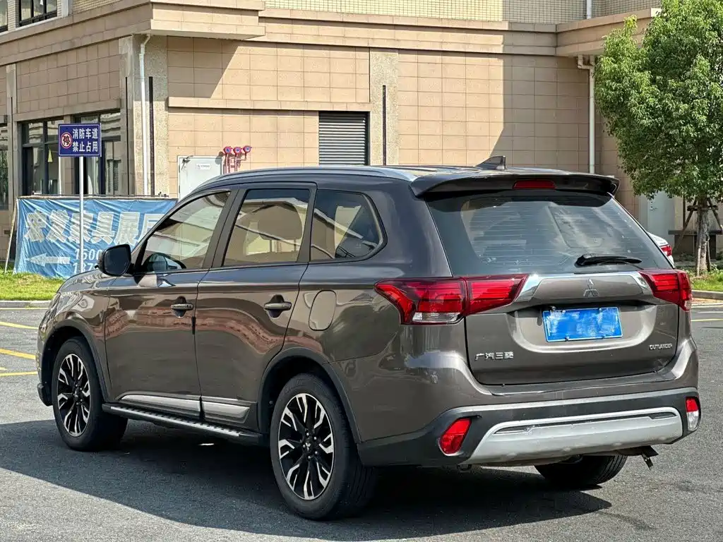 Mitsubishi Outlander — миниатюра 5