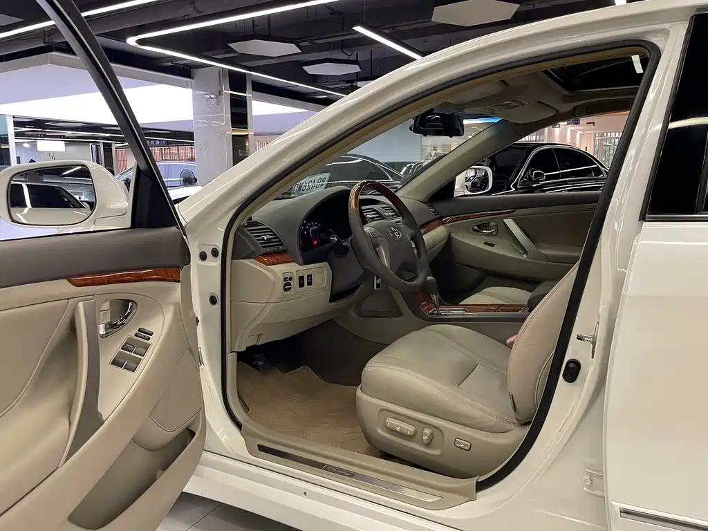 Toyota Camry — миниатюра 6