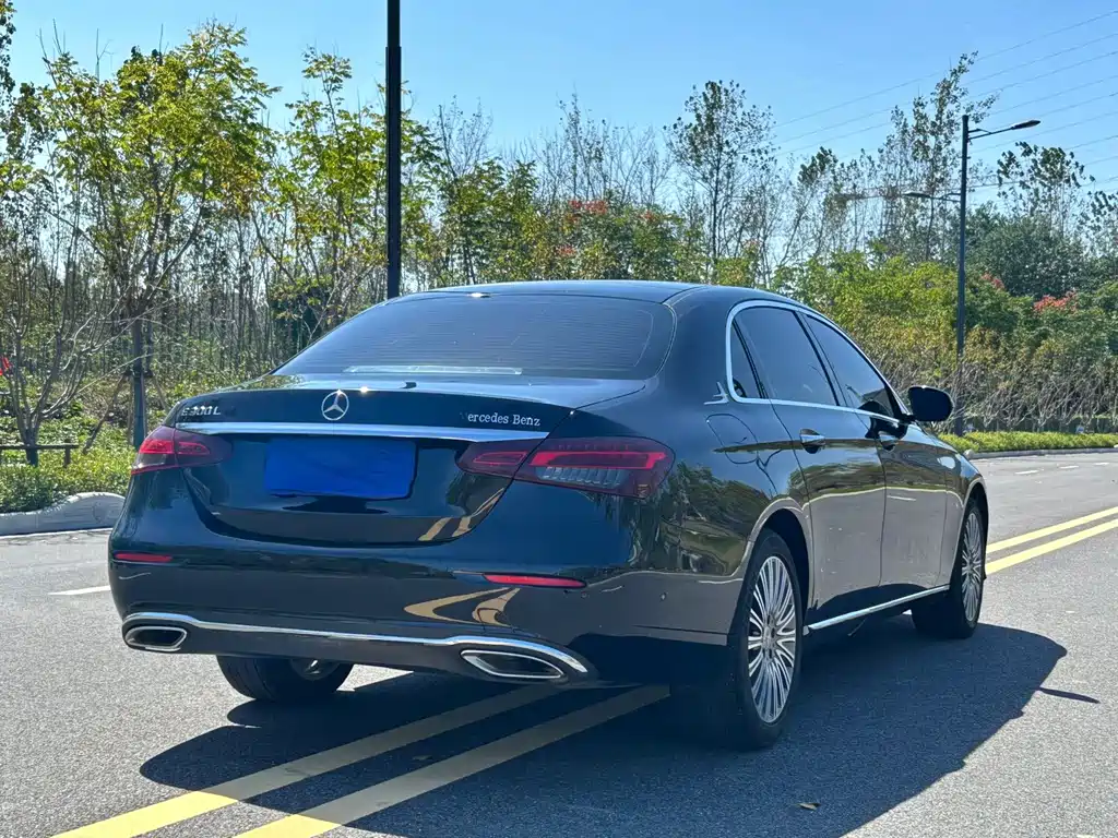 Mercedes-Benz E-Class — миниатюра 4