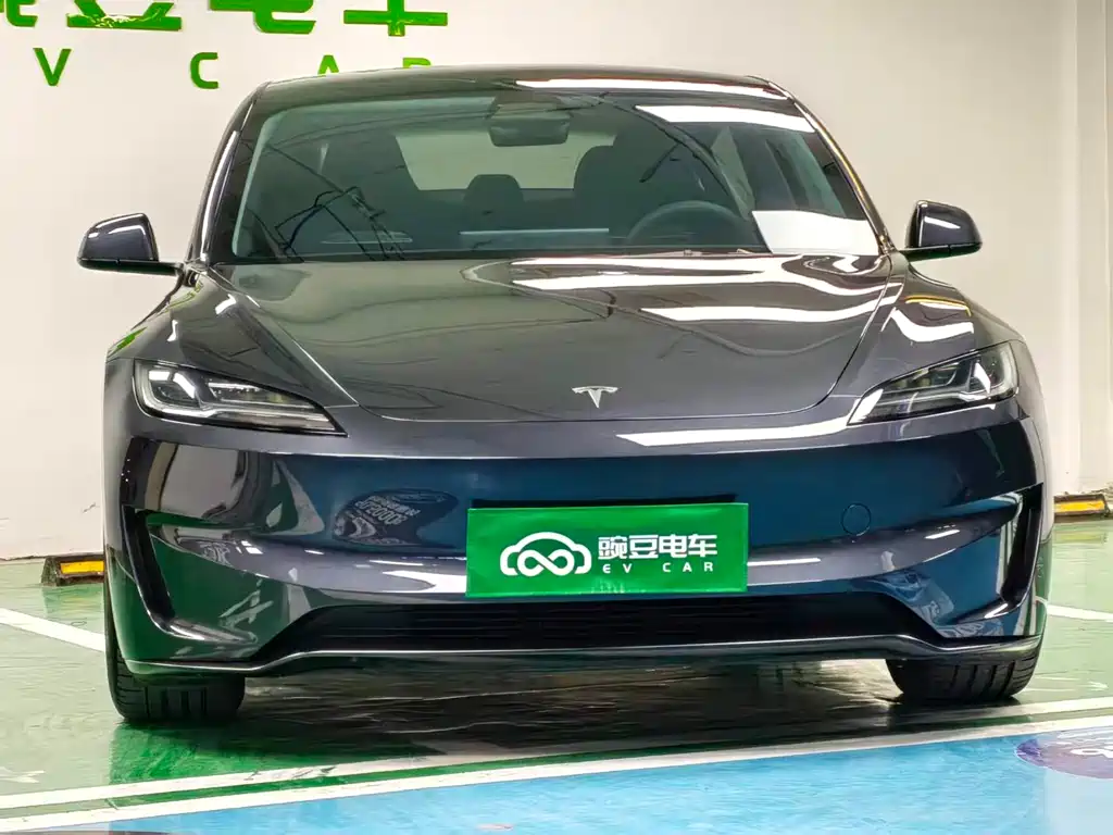 Tesla Model 3 — миниатюра 3