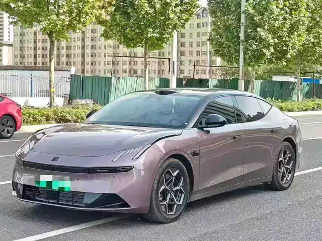 2025 Lynk & Co 10