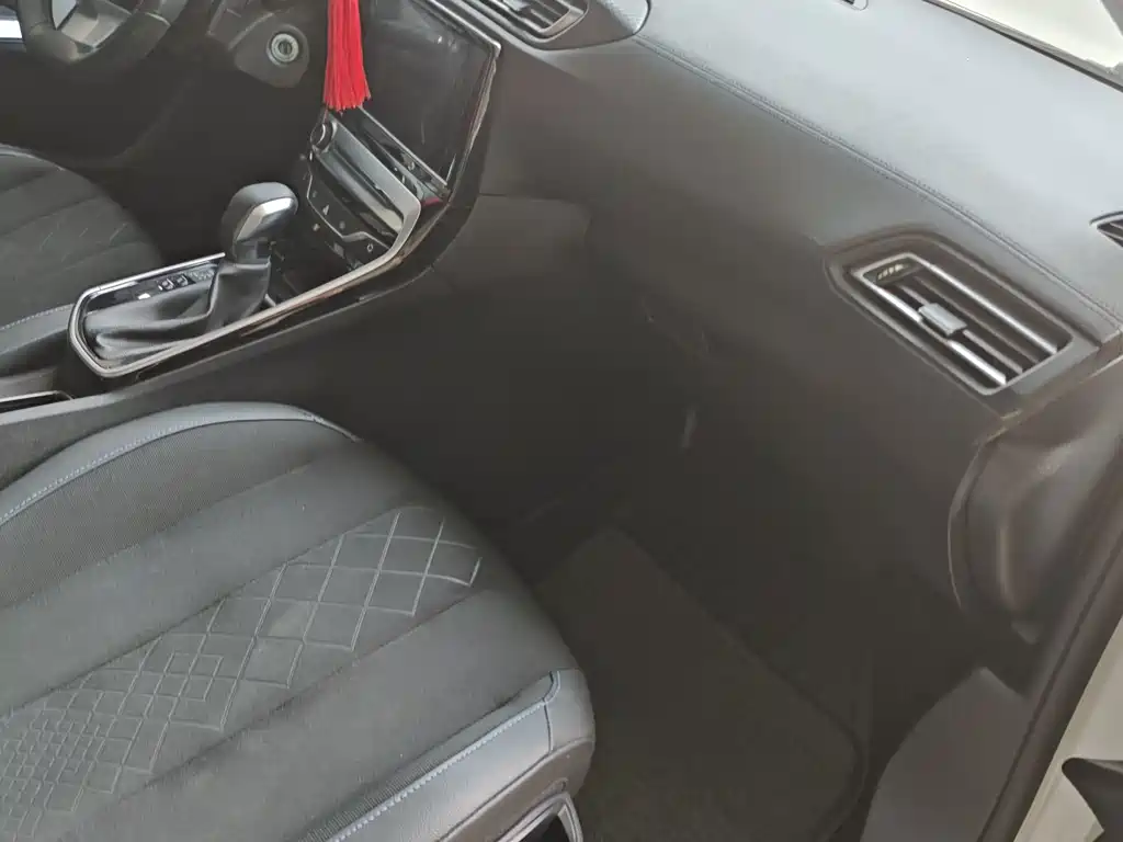 Peugeot 308 — миниатюра 8
