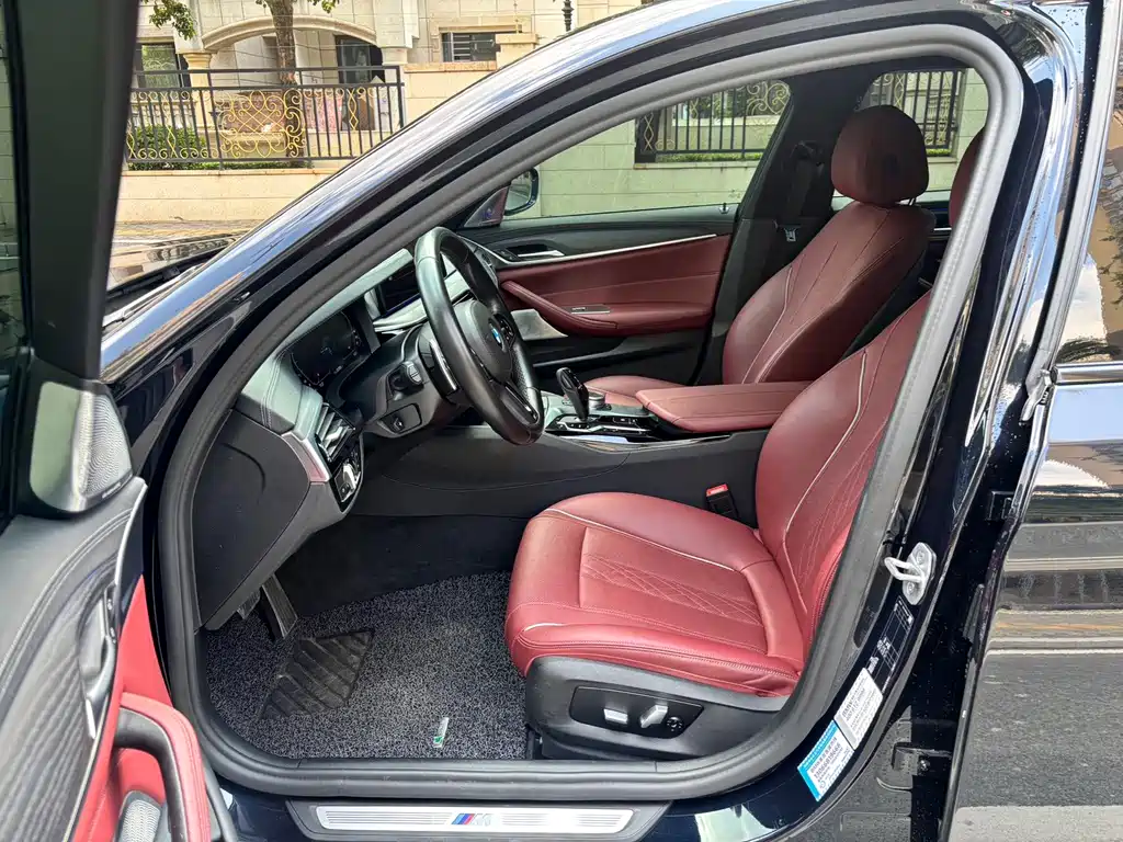 BMW 5 Series — миниатюра 4