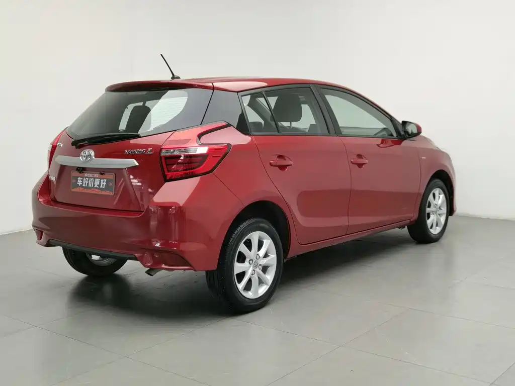 Toyota Yaris L — миниатюра 2